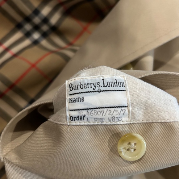 Vintage 1980s Mint Condition Burberrys’ Long Trench Coat Size 4 PETITE - Picture 4 of 7